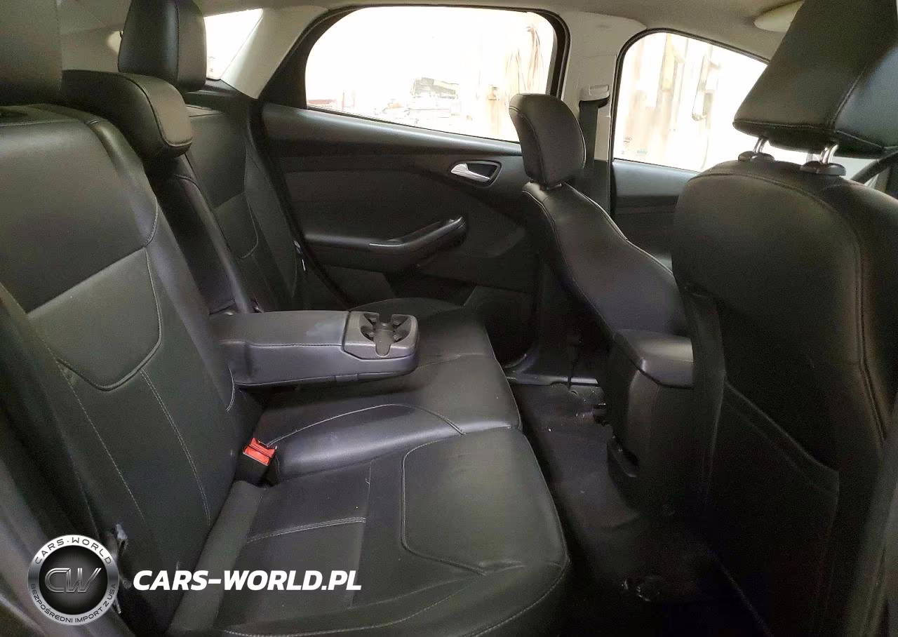 2016 Ford Focus Se VIN:1FADP3K25GL226370 - 10