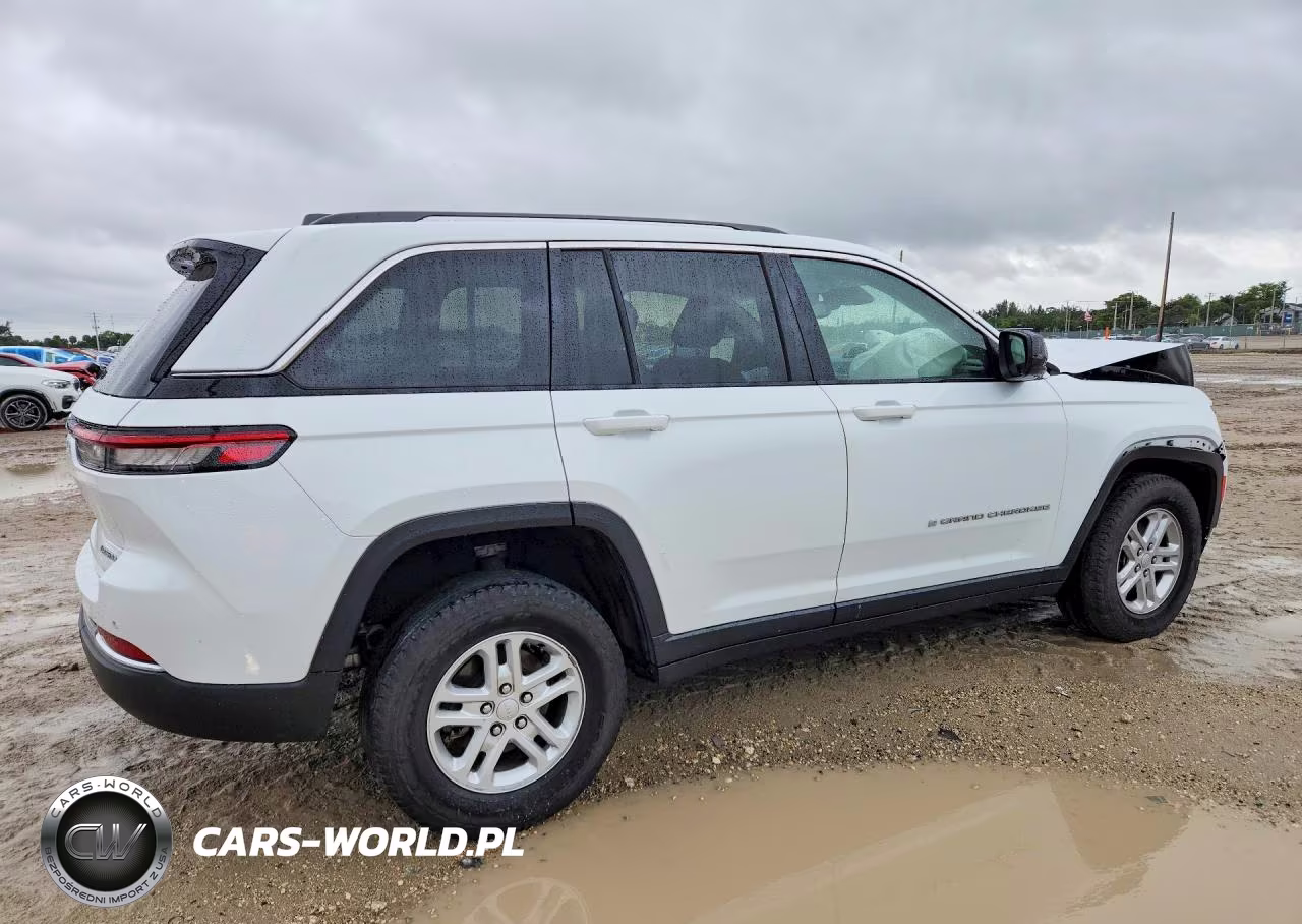 2022 Jeep Grand Cherokee Laredo VIN:1C4RJHAGXN8633564 - 3