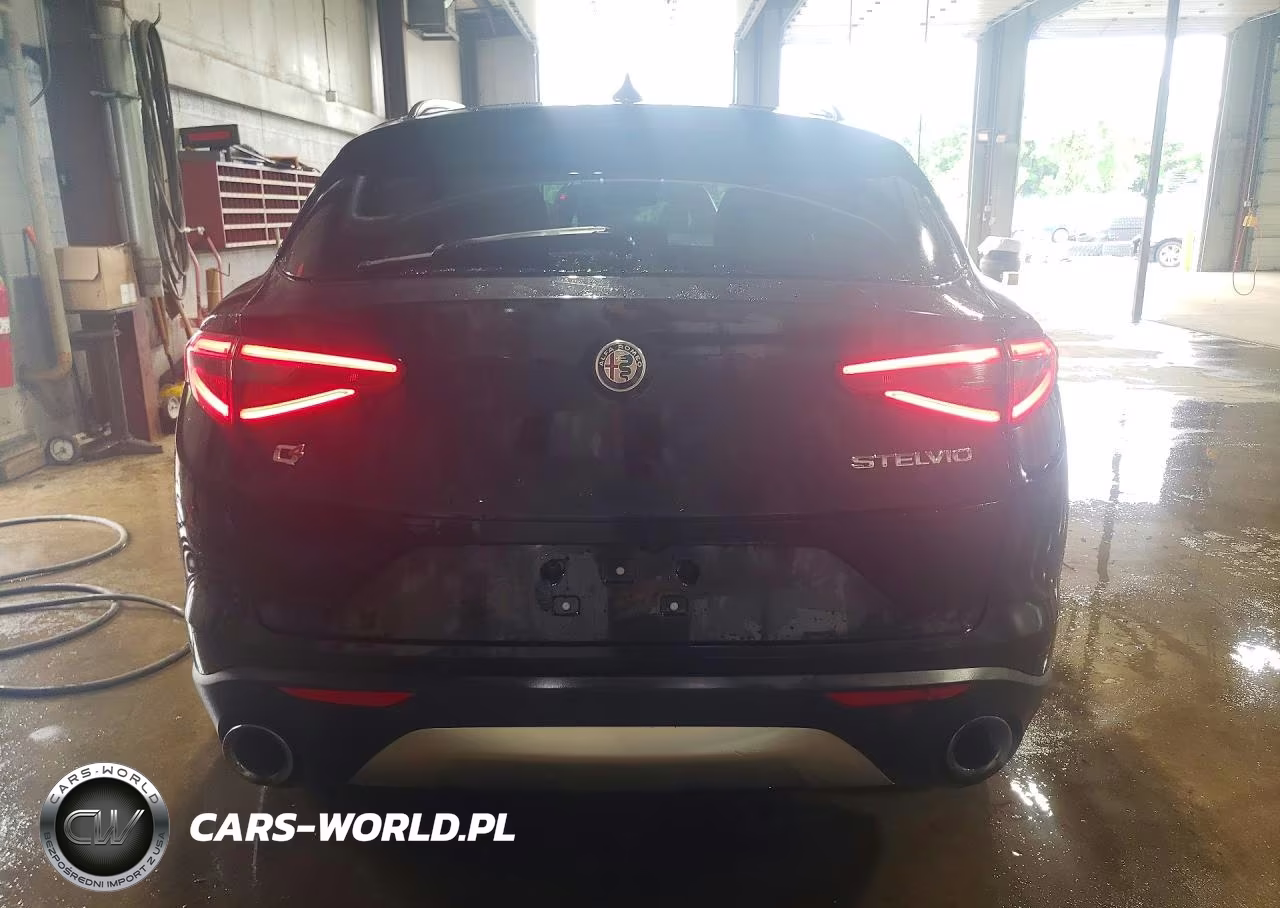 2018 Alfa Romeo Stelvio Sport VIN:ZASFAKPN9J7B61581 - 6