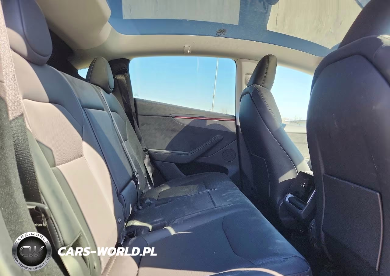 2026 Tesla Model Y VIN:7SAYGDEE7TF570418 - 11