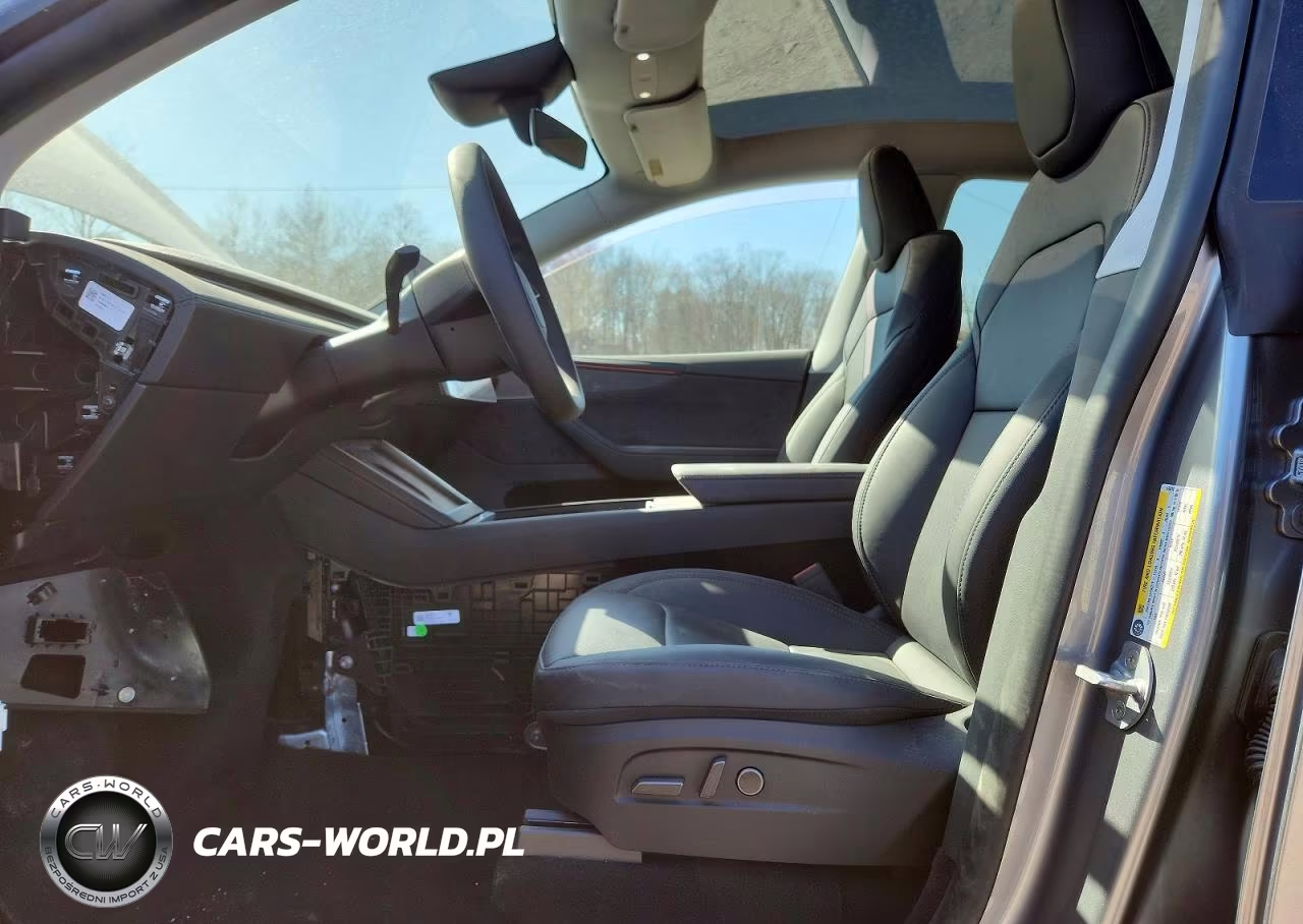 2026 Tesla Model Y VIN:7SAYGDEE7TF570418 - 7