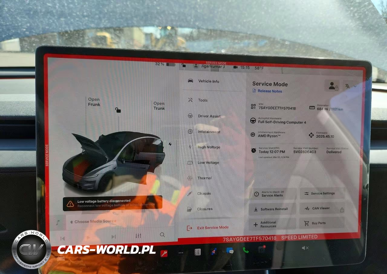 2026 Tesla Model Y VIN:7SAYGDEE7TF570418 - 9