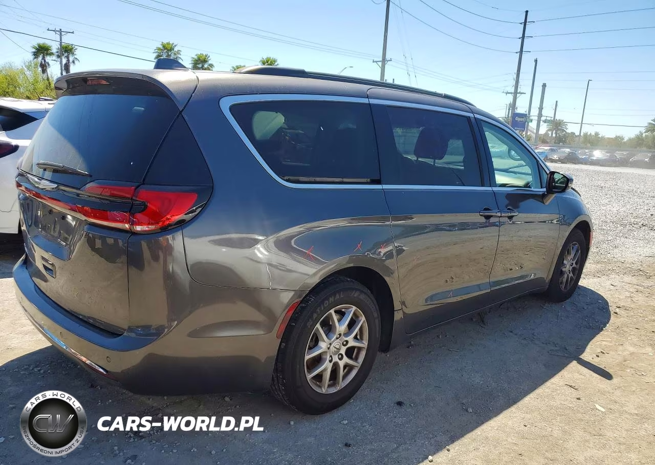 2022 Chrysler Pacifica Touring L VIN:2C4RC1BG8NR116834 - 3