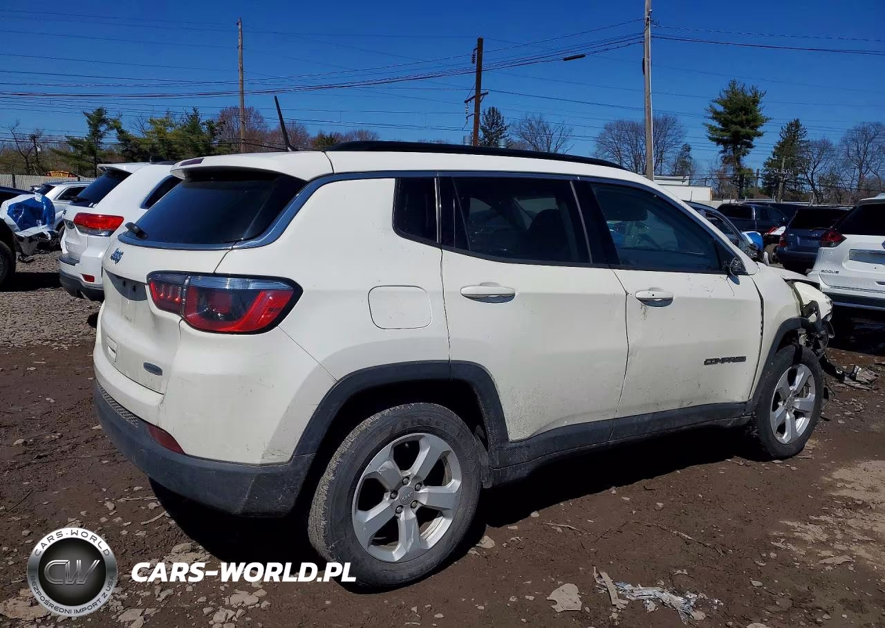 2018 Jeep Compass Latitude VIN:3C4NJCBB8JT267751 - 3