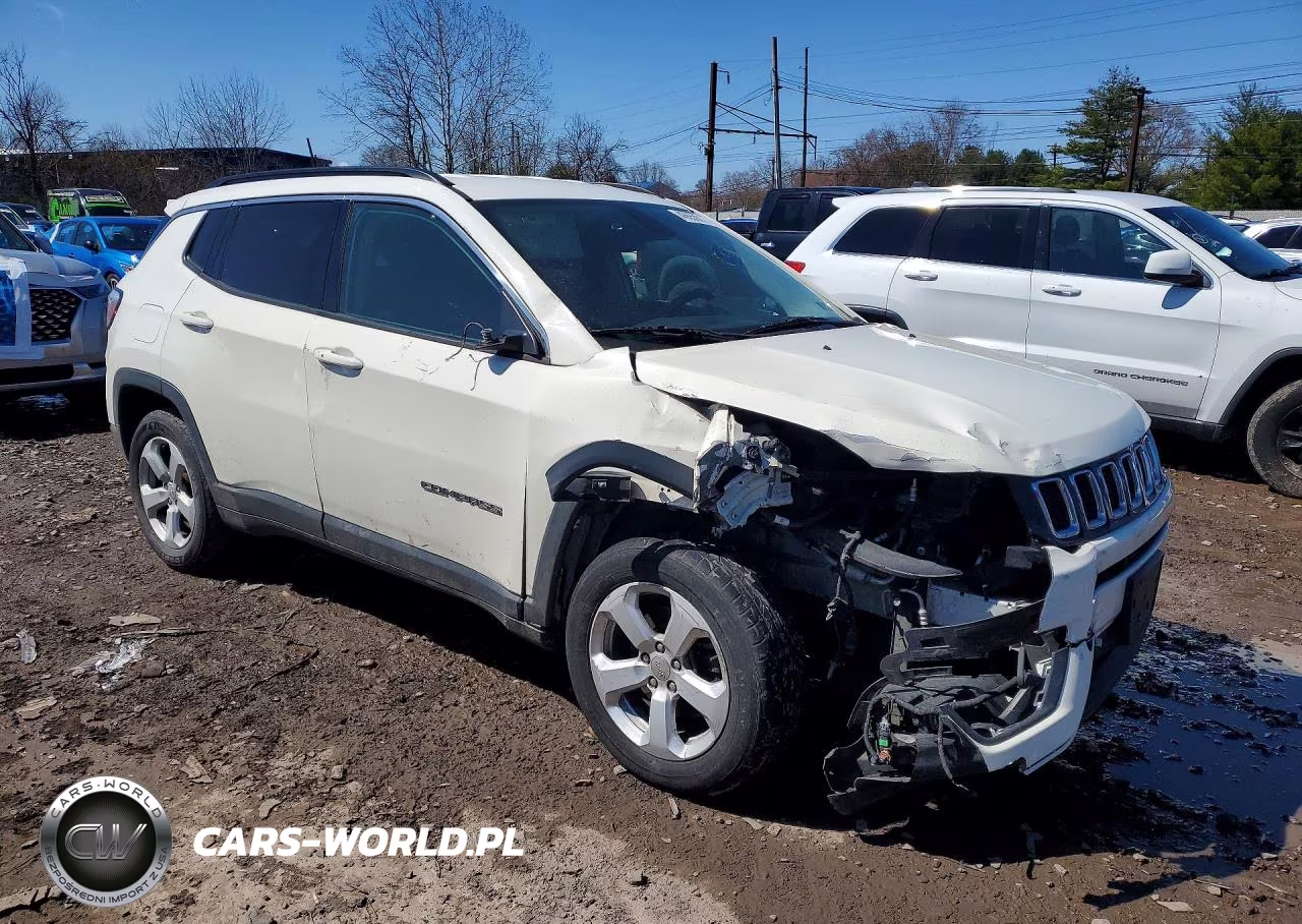 2018 Jeep Compass Latitude VIN:3C4NJCBB8JT267751 - 4