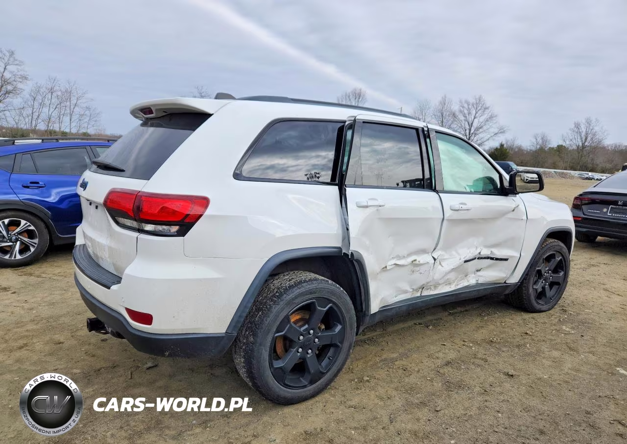 2018 Jeep Grand Cherokee Laredo VIN:1C4RJFAG0JC420893 - 3