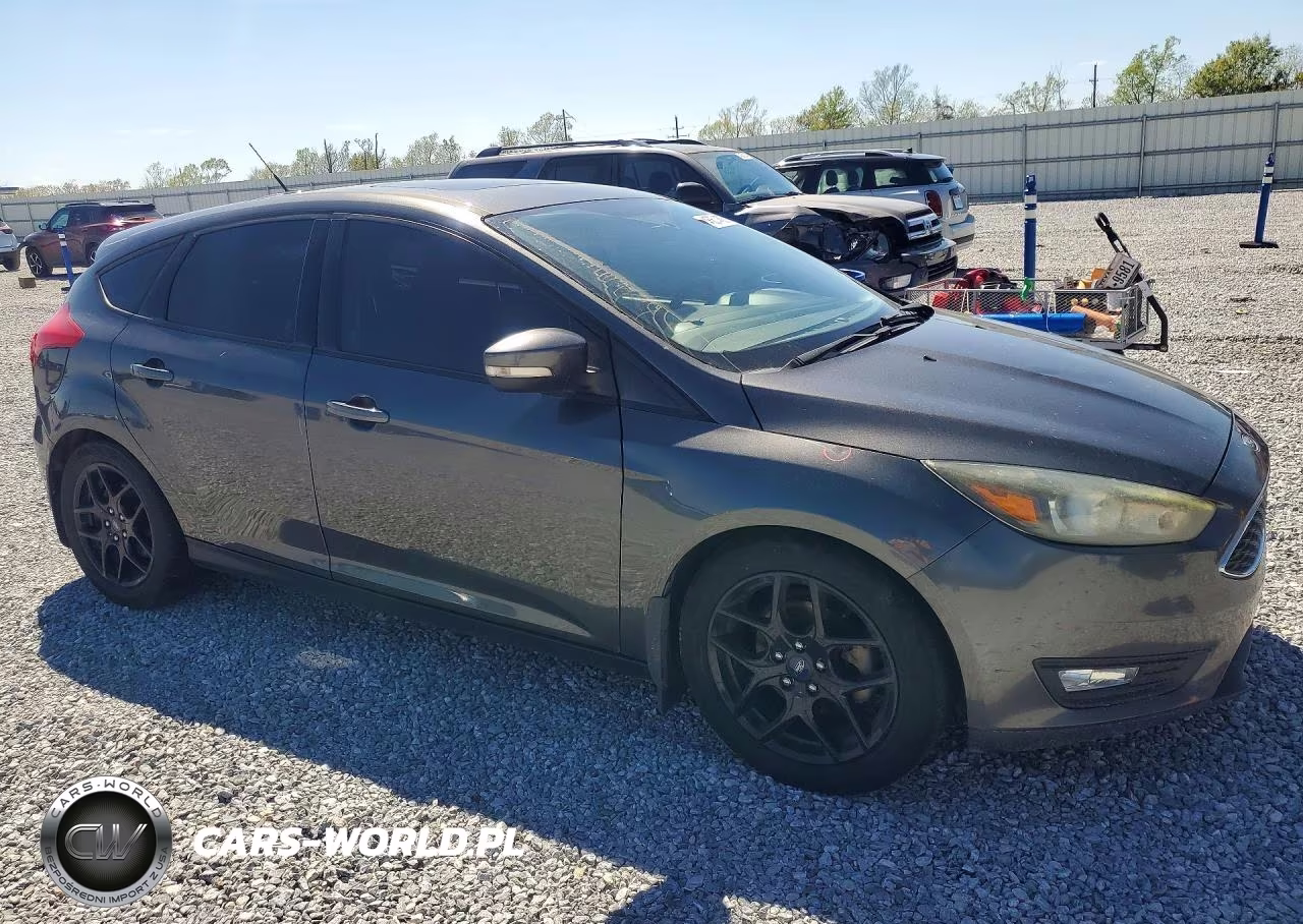 2016 Ford Focus Se VIN:1FADP3K21GL398444 - 4