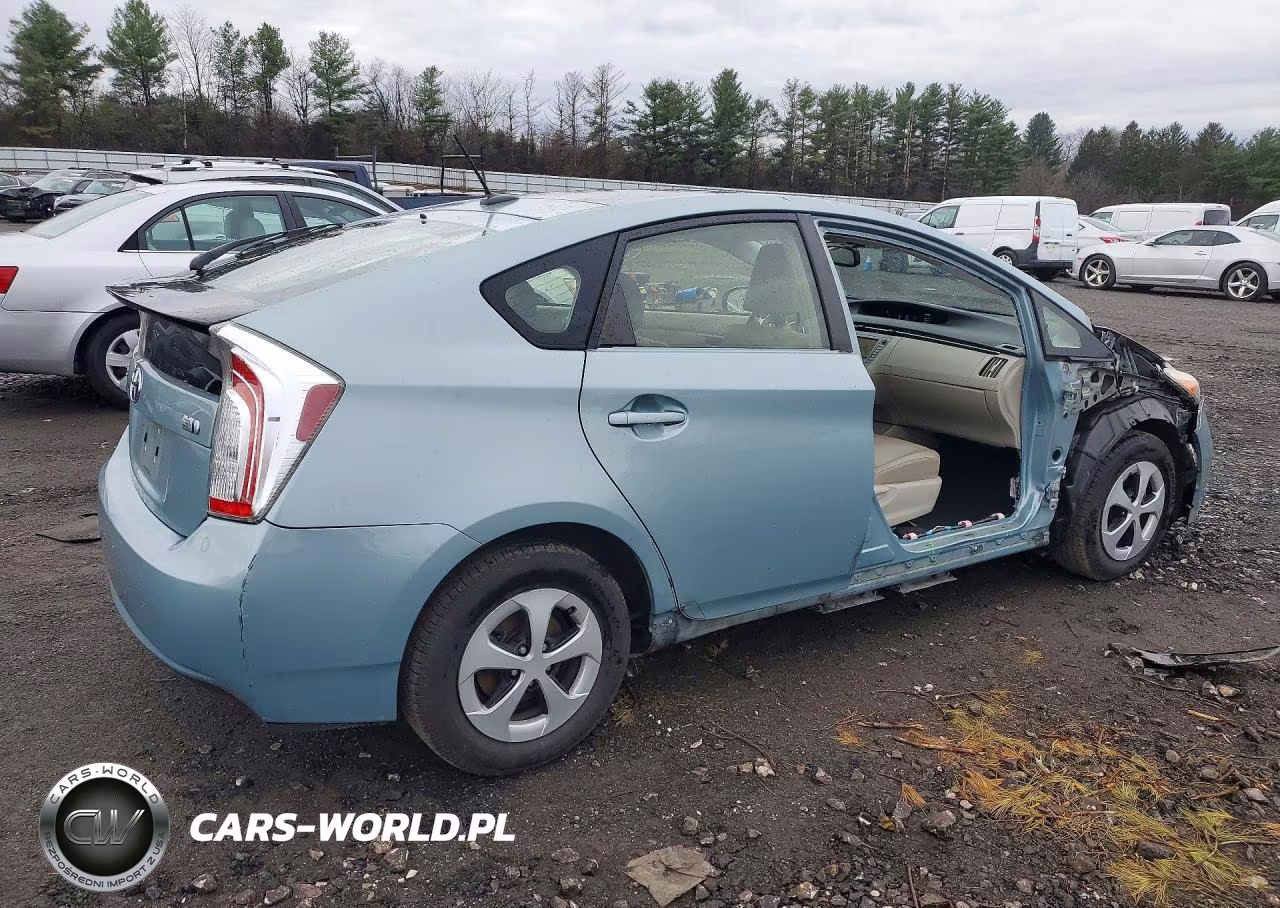 2014 Toyota Prius Four VIN:JTDKN3DU2E1735119 - 3