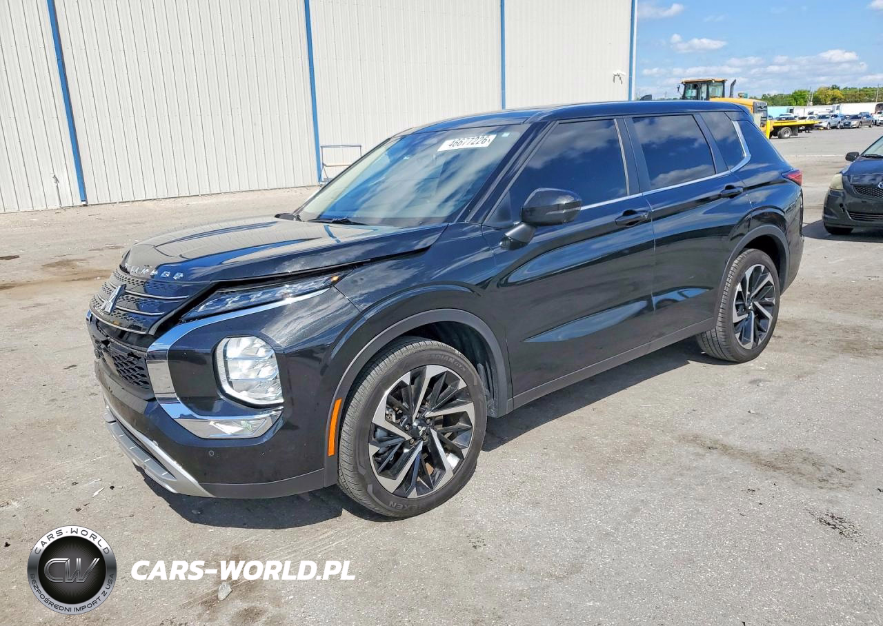 2023 Mitsubishi Outlander Se