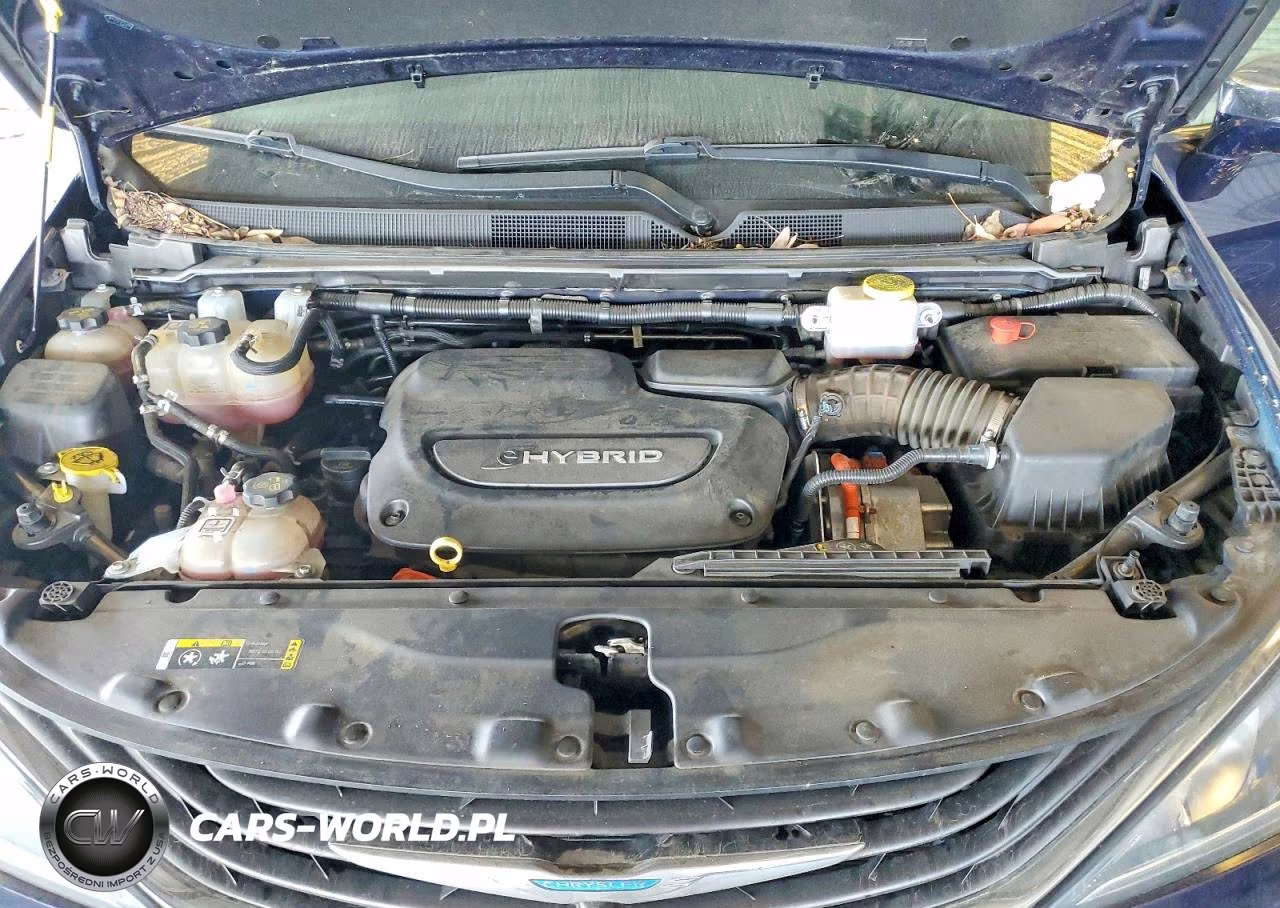 2018 Chrysler Pacifica Hybrid Limited VIN:2C4RC1N79JR230136 - 12