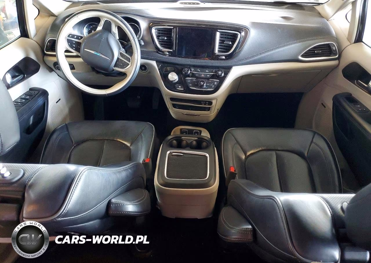 2018 Chrysler Pacifica Hybrid Limited VIN:2C4RC1N79JR230136 - 8