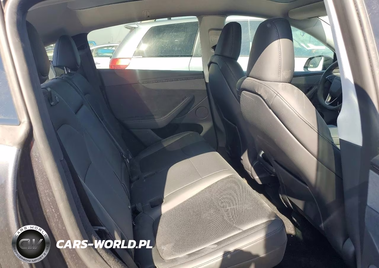 2026 Tesla Model Y VIN:7SAYGDEE6TF333919 - 10