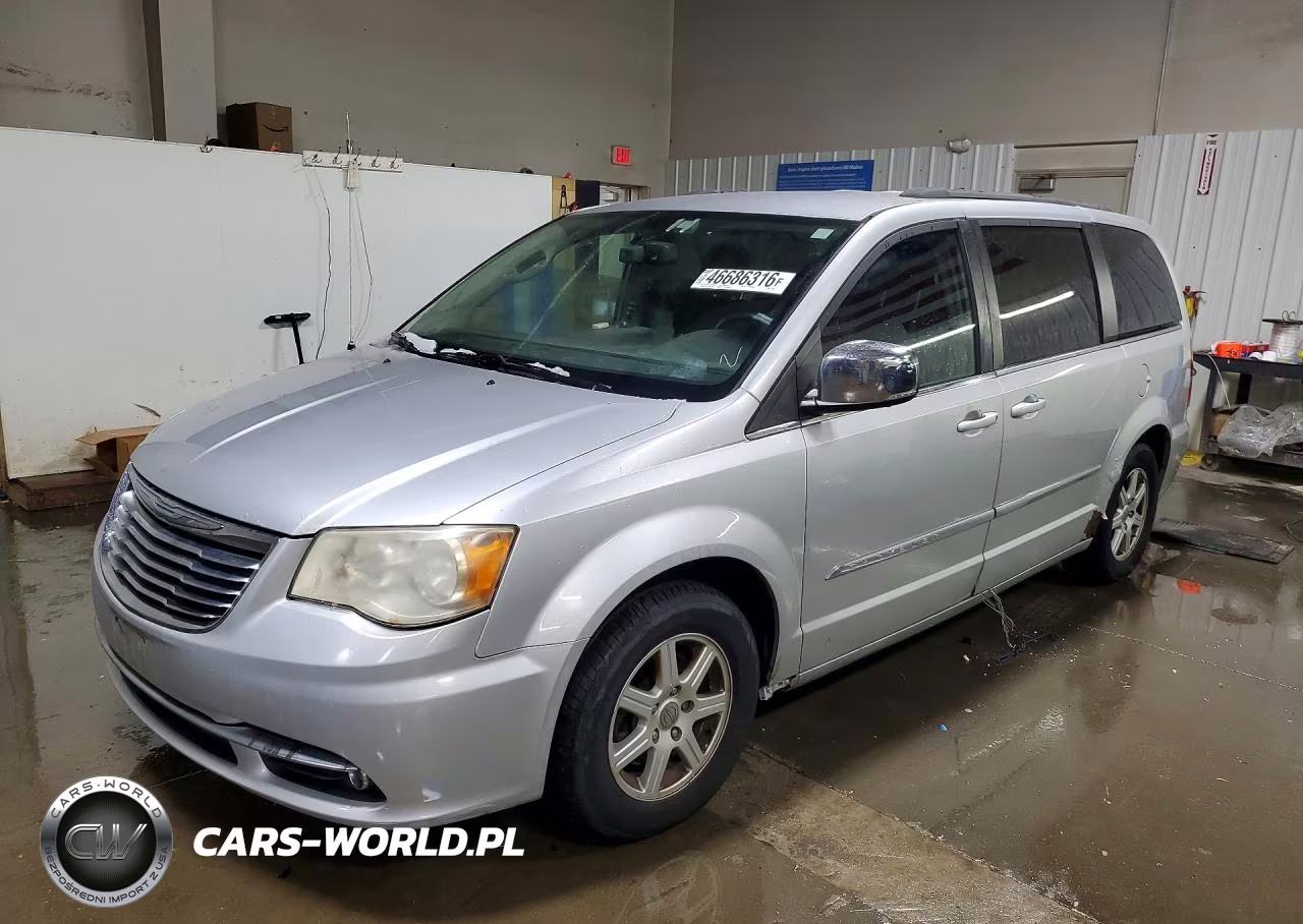 2011 Chrysler Town & Country Touring L