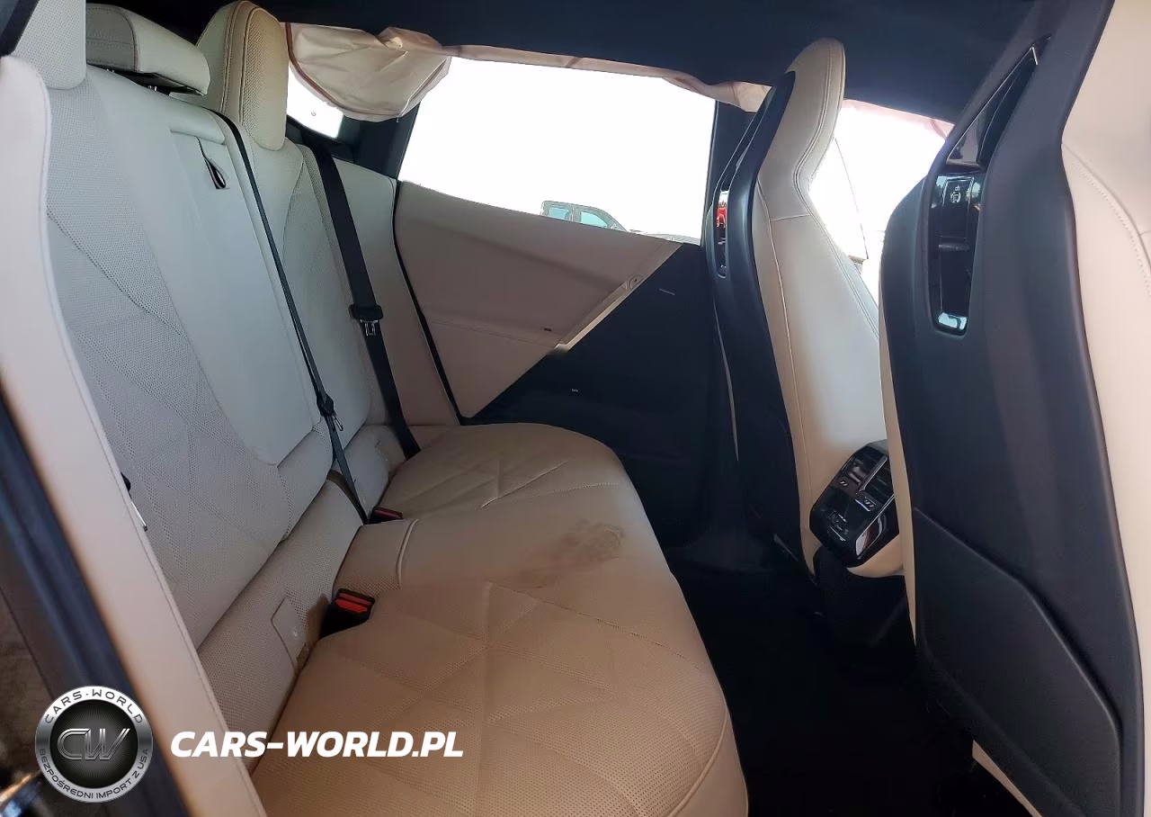 2025 BMW Ix M70 VIN:WB523CF06SCU57420 - 10