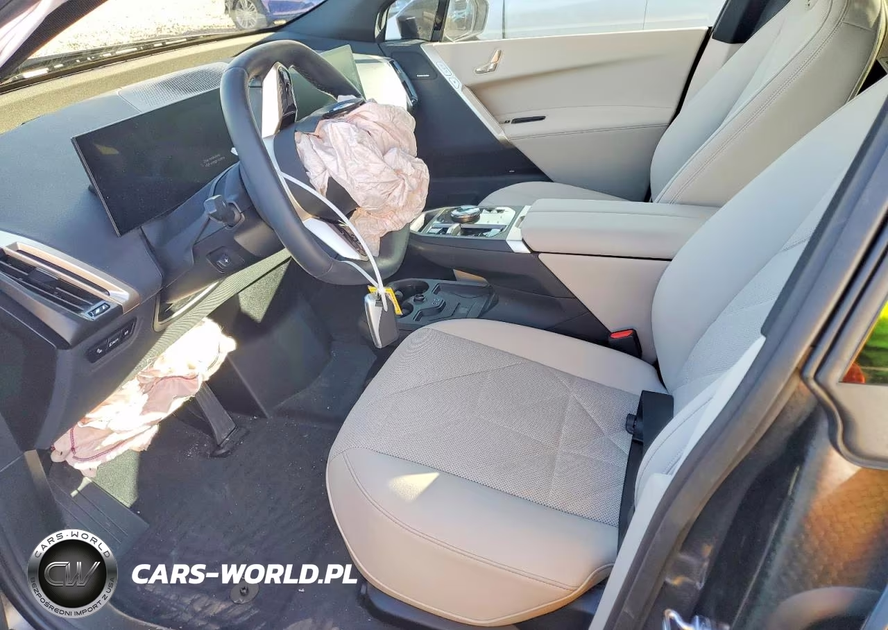 2025 BMW Ix M70 VIN:WB523CF06SCU57420 - 7