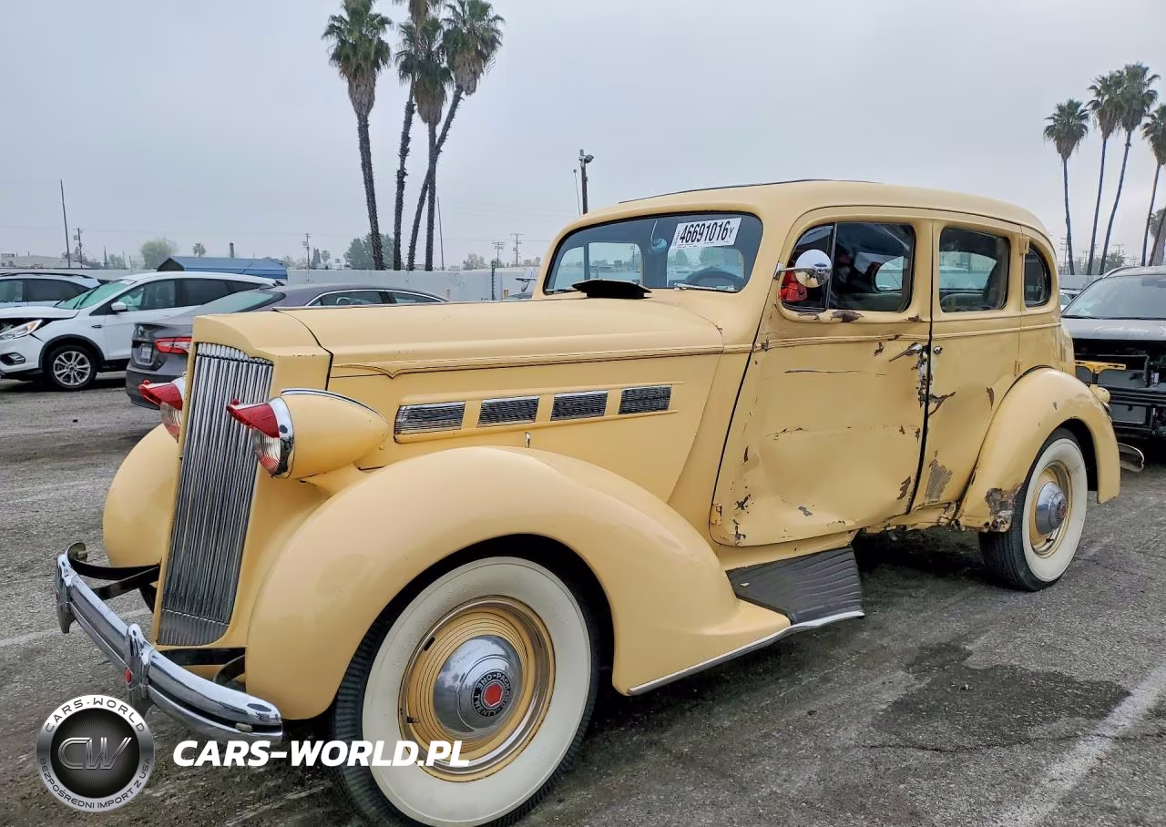 1937 Packard Deluxe Eight – zdjęcie 1 z 12