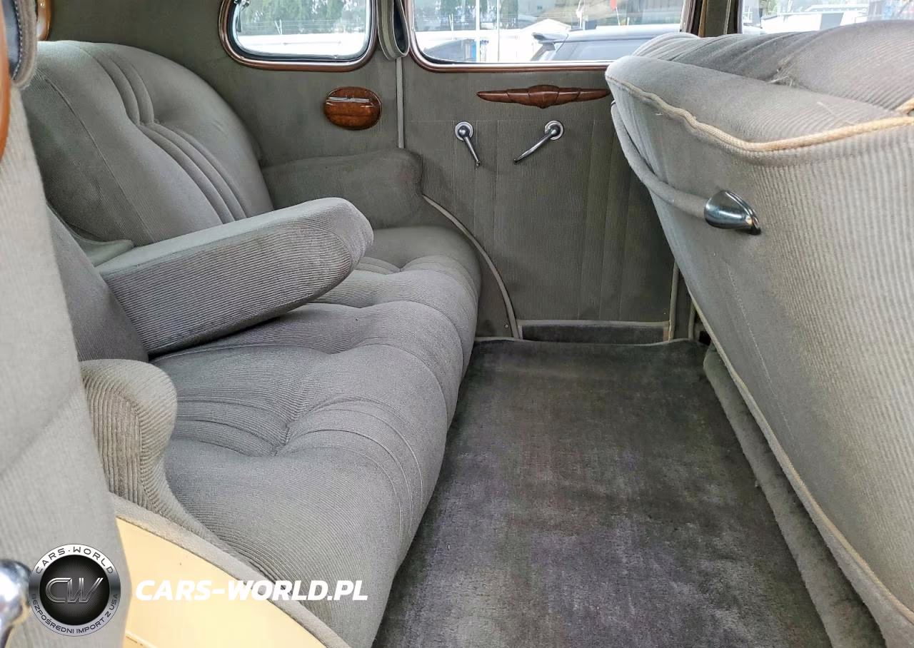 1937 Packard Deluxe Eight VIN:I09229555 - 10