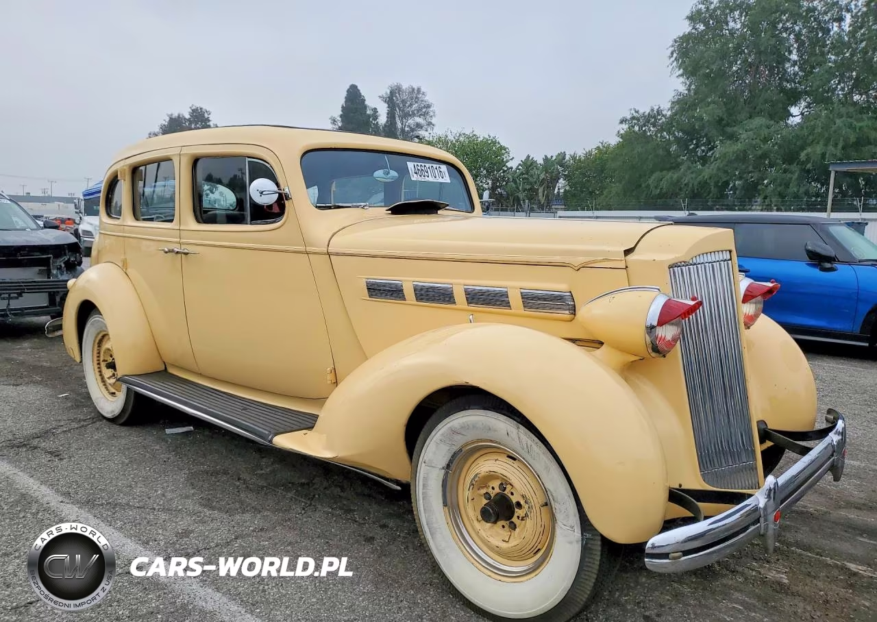 1937 Packard Deluxe Eight VIN:I09229555 - 4