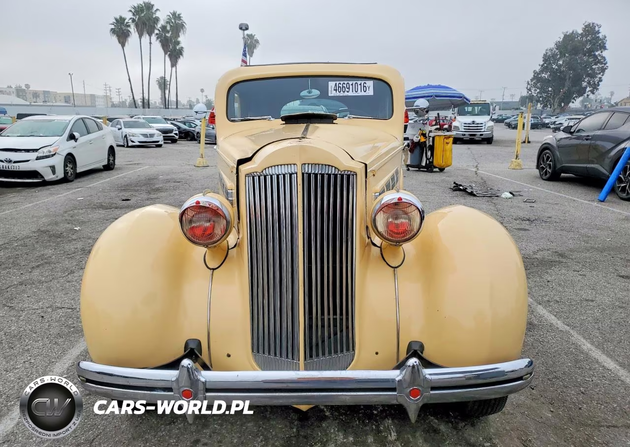 1937 Packard Deluxe Eight VIN:I09229555 - 5