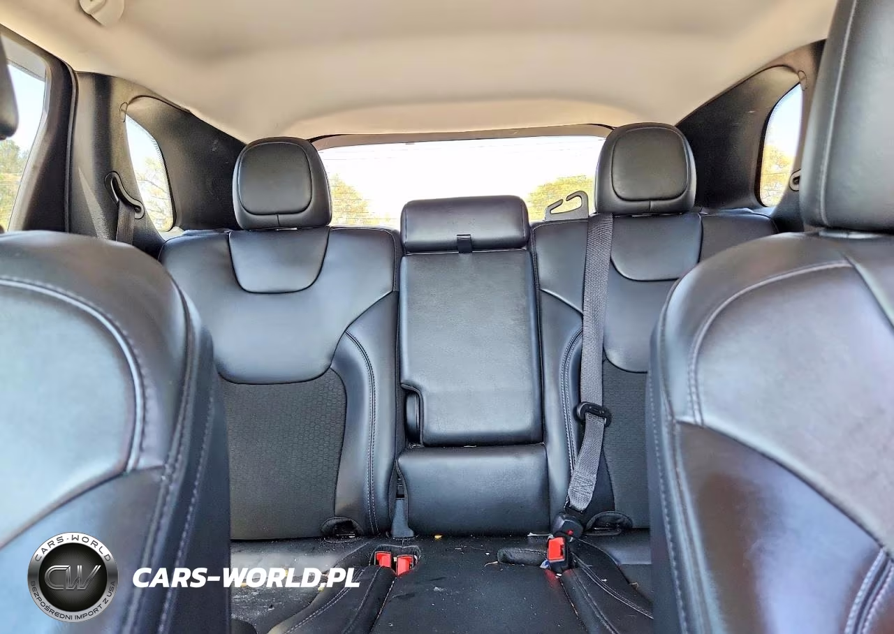 2020 Jeep Cherokee Latitude Plus VIN:1C4PJLLB5LD535901 - 10