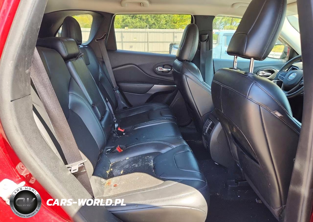 2020 Jeep Cherokee Latitude Plus VIN:1C4PJLLB5LD535901 - 11