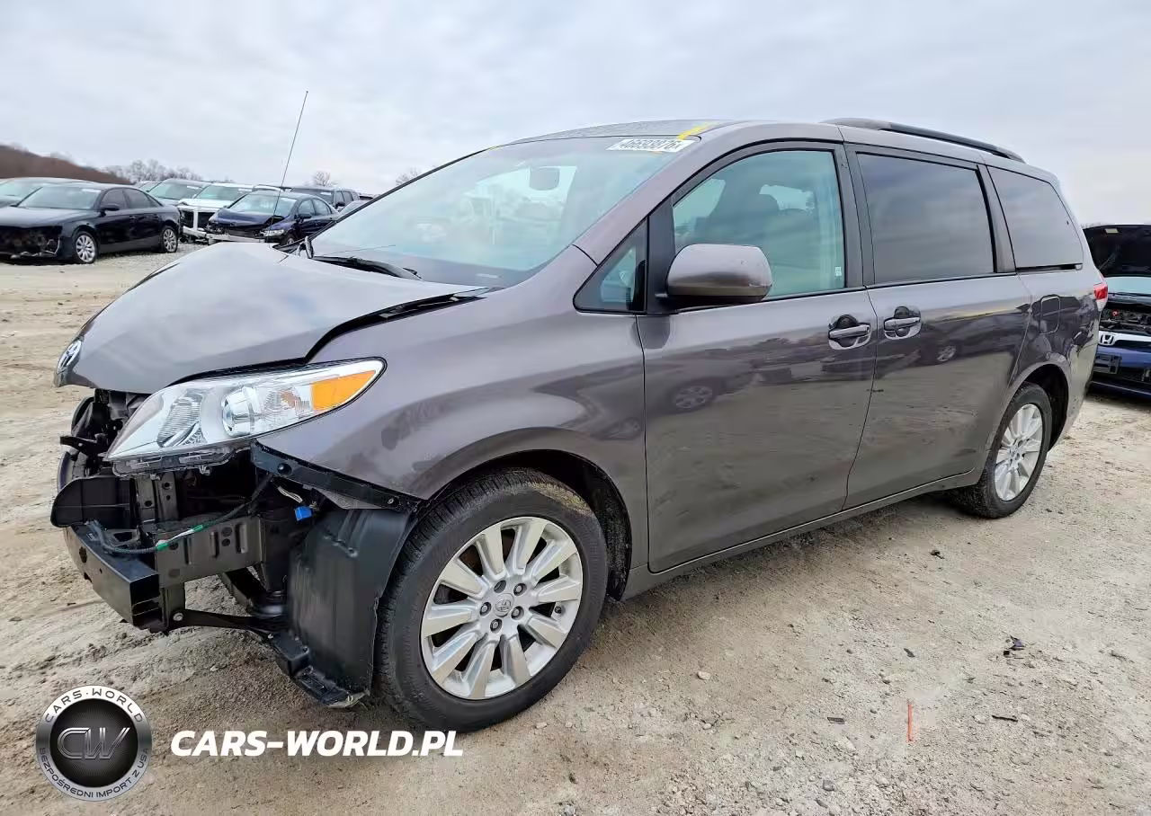 2013 Toyota Sienna Le 7-Passenger