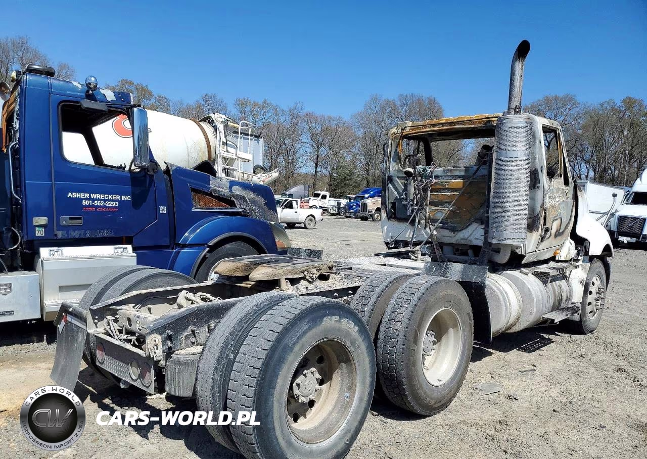 2012 International Lf687 Semi Truck VIN:1HSDJSJR2CJ549034 - 4