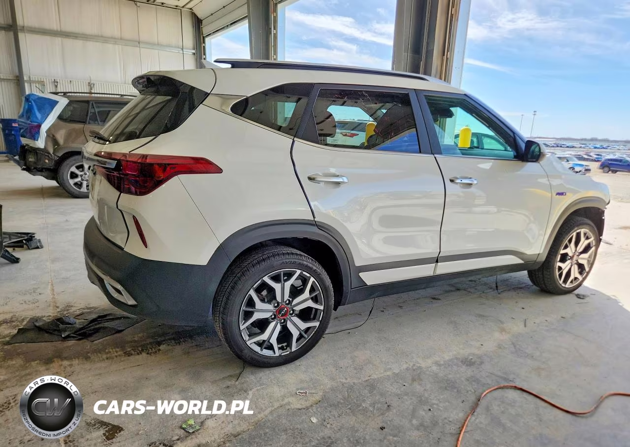 2023 Kia Seltos Sx VIN:KNDETCA26P7358123 - 3