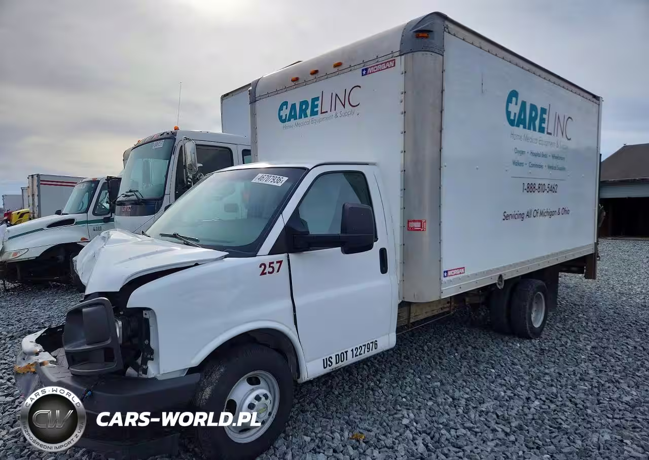 2017 Chevrolet Express Box Truck