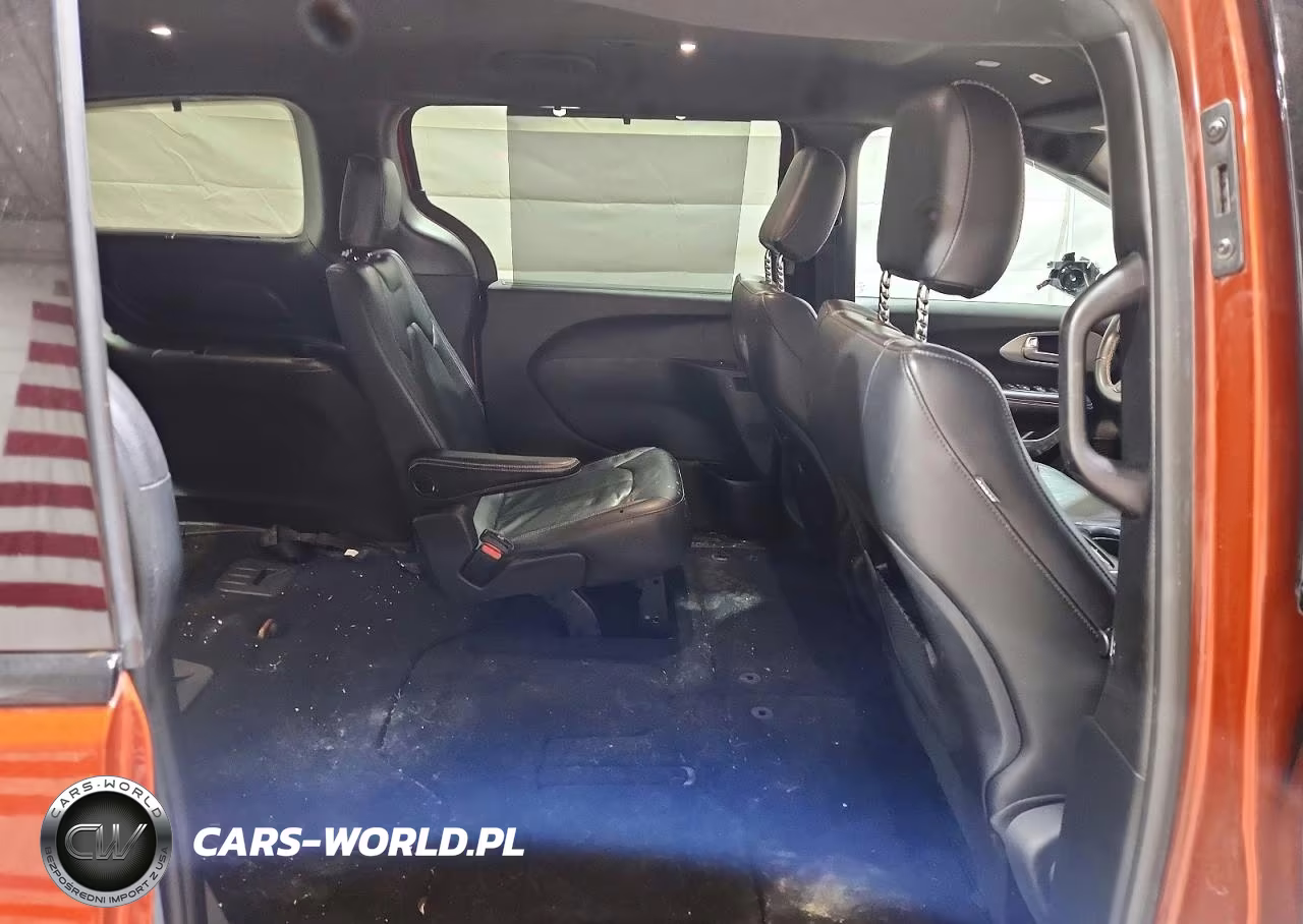 2018 Chrysler Pacifica Touring L VIN:2C4RC1BG2JR331216 - 11