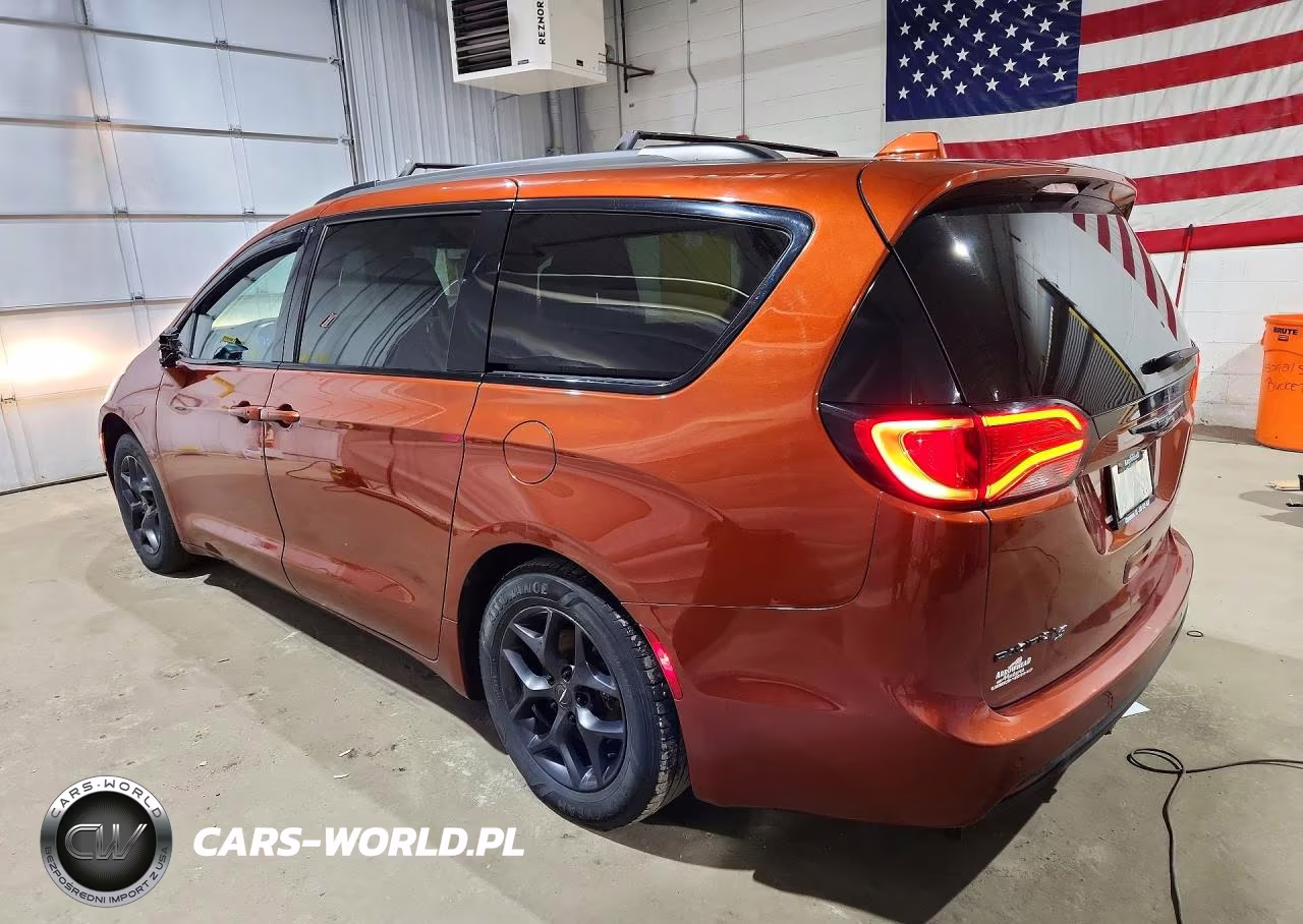 2018 Chrysler Pacifica Touring L VIN:2C4RC1BG2JR331216 - 2