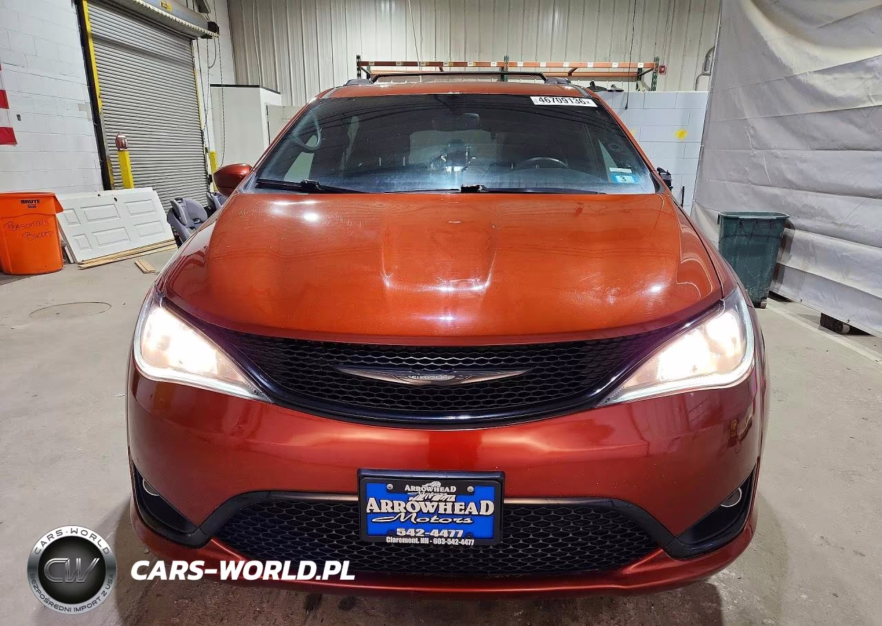 2018 Chrysler Pacifica Touring L VIN:2C4RC1BG2JR331216 - 5