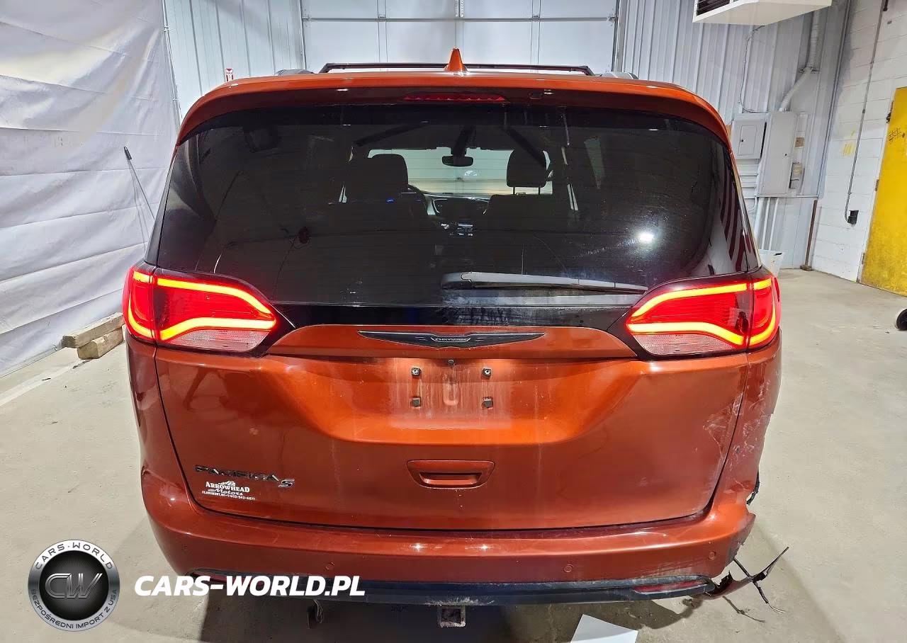 2018 Chrysler Pacifica Touring L VIN:2C4RC1BG2JR331216 - 6
