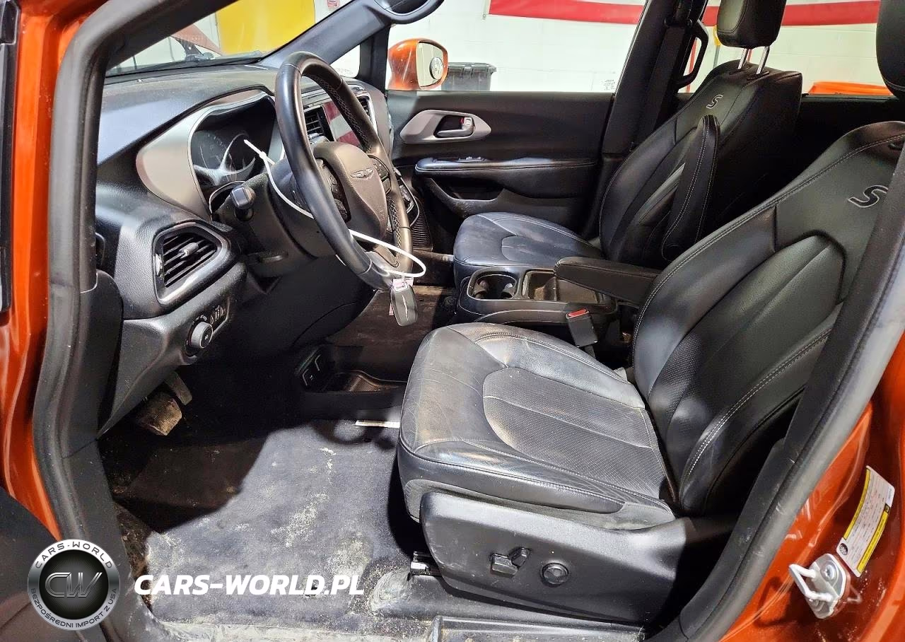 2018 Chrysler Pacifica Touring L VIN:2C4RC1BG2JR331216 - 7