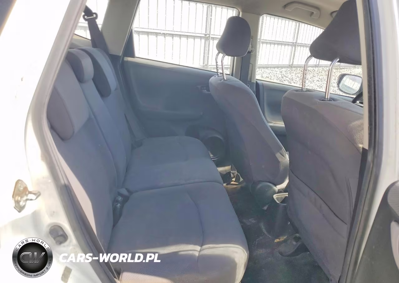 2013 Honda Fit VIN:JHMGE8H32DC048938 - 10