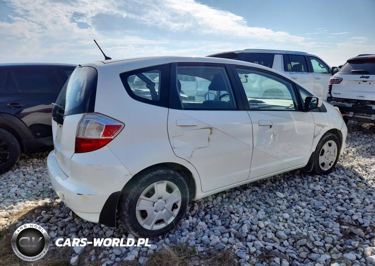 2013 Honda Fit VIN:JHMGE8H32DC048938 - 3
