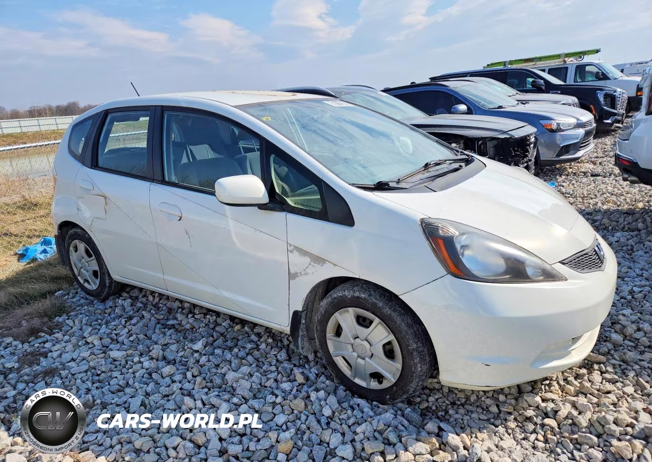 2013 Honda Fit VIN:JHMGE8H32DC048938 - 4