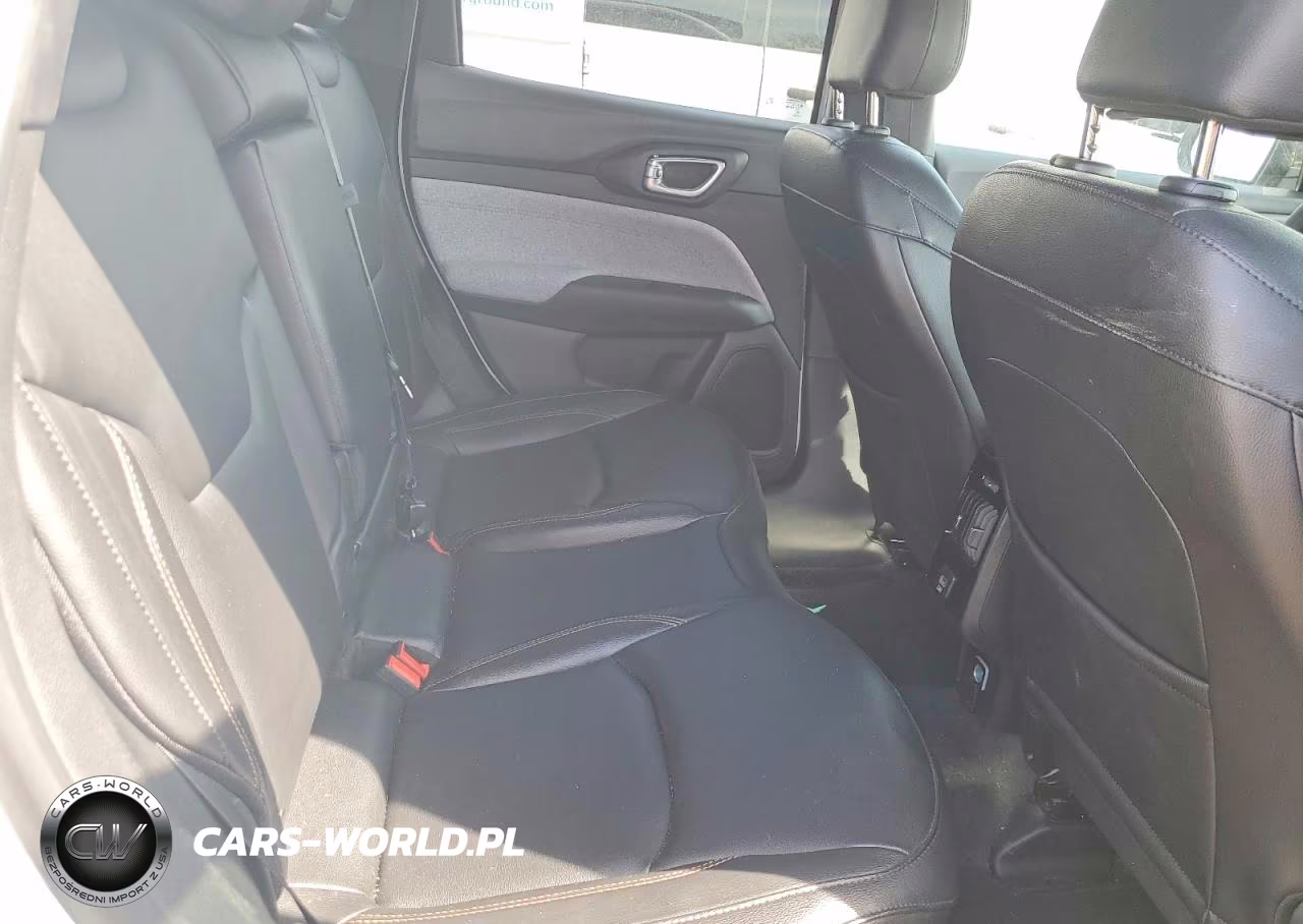2024 Jeep Compass Latitude Lux VIN:3C4NJDFN8RT583754 - 10