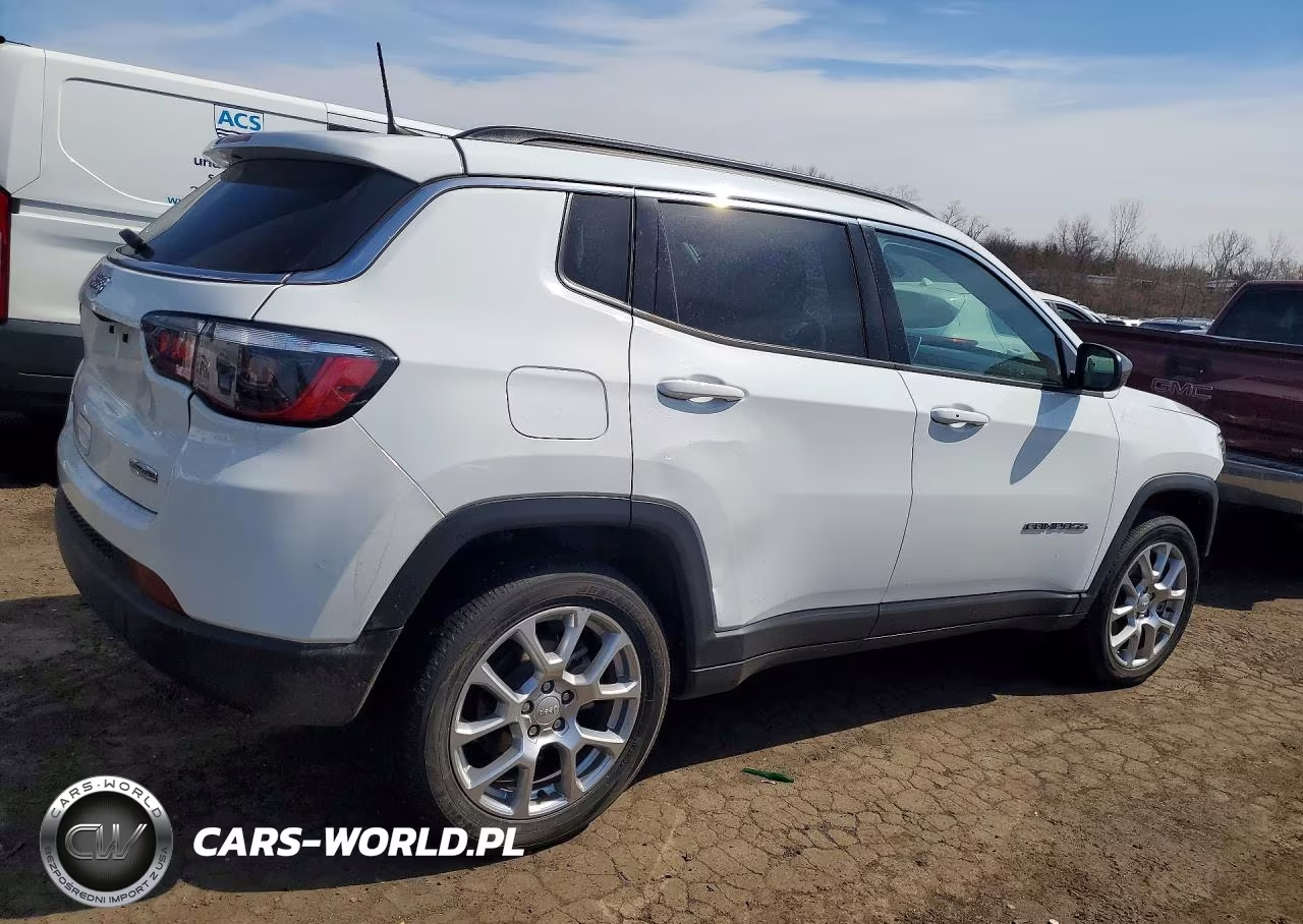 2024 Jeep Compass Latitude Lux VIN:3C4NJDFN8RT583754 - 3