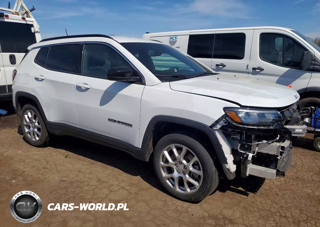 2024 Jeep Compass Latitude Lux VIN:3C4NJDFN8RT583754 - 4