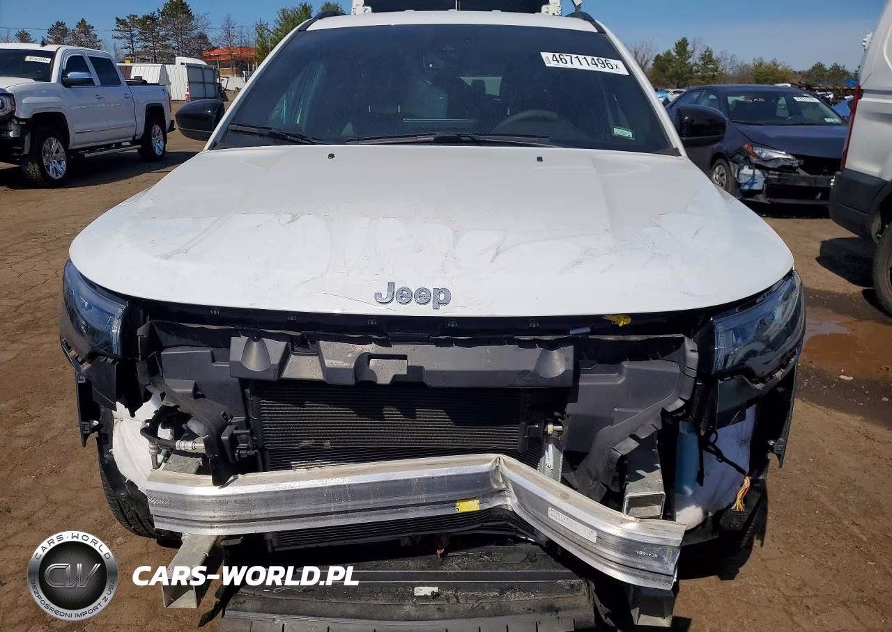 2024 Jeep Compass Latitude Lux VIN:3C4NJDFN8RT583754 - 5