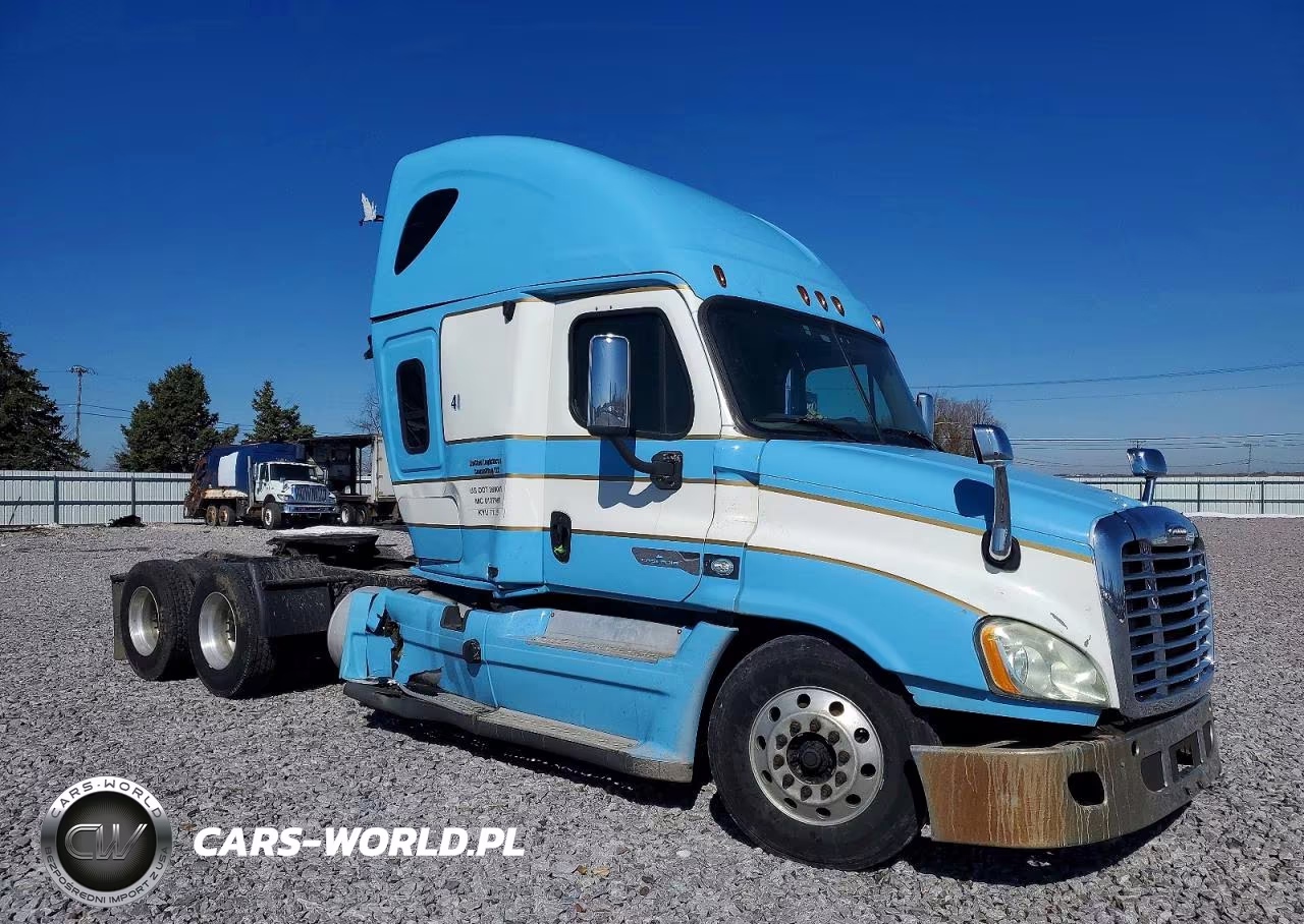 2013 Freightliner Cascadia Semi Truck
