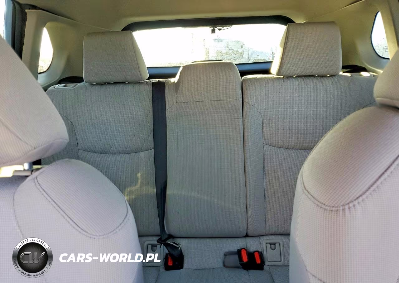 2025 Toyota Corolla Cross L VIN:7MUAAAAG2SV143508 - 10