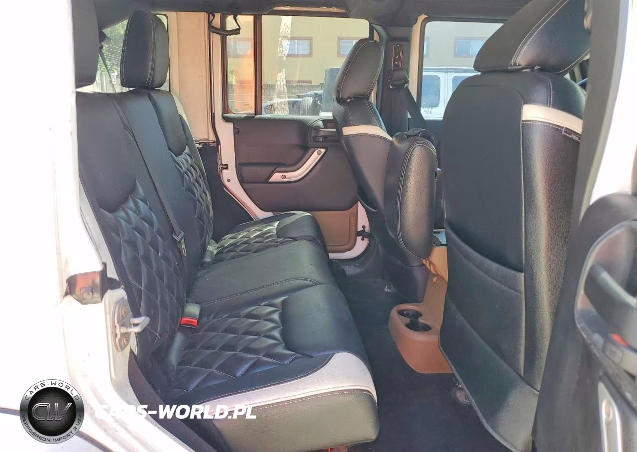 2015 Jeep Wrangler Unlimited Sahara VIN:1C4HJWEG3FL516515 - 10