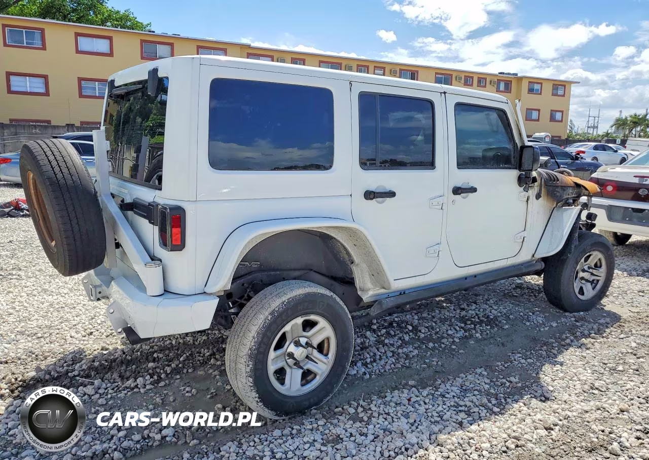 2015 Jeep Wrangler Unlimited Sahara VIN:1C4HJWEG3FL516515 - 3
