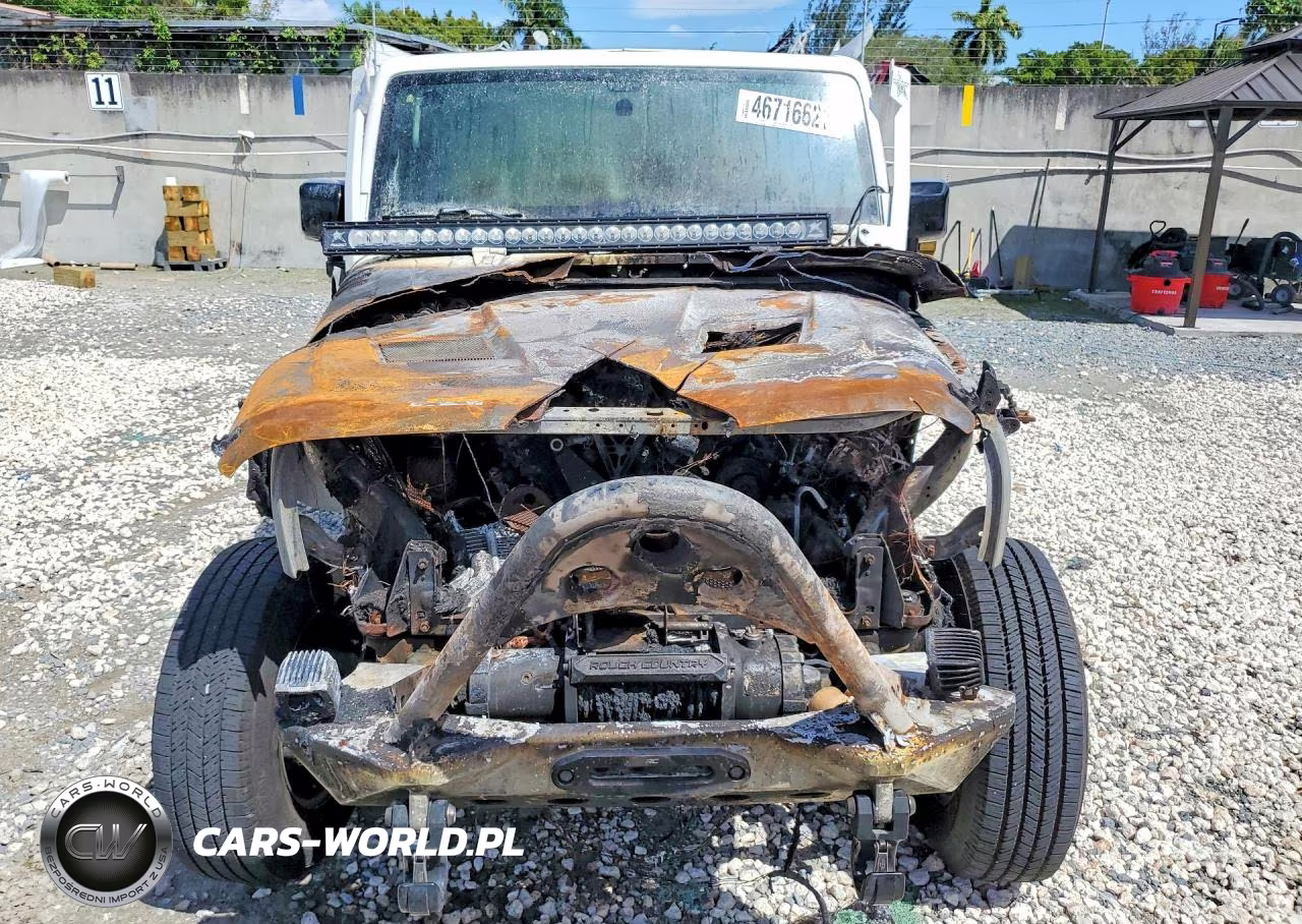2015 Jeep Wrangler Unlimited Sahara VIN:1C4HJWEG3FL516515 - 5