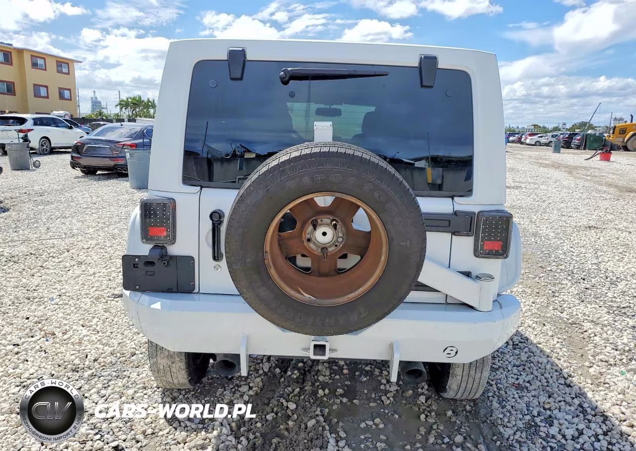 2015 Jeep Wrangler Unlimited Sahara VIN:1C4HJWEG3FL516515 - 6
