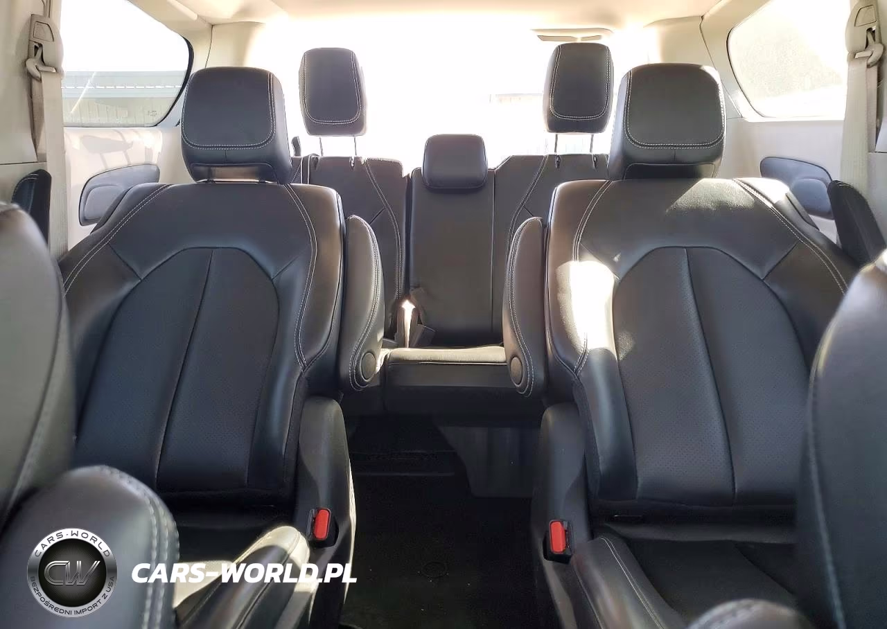 2023 Chrysler Pacifica Hybrid Touring L VIN:2C4RC1L75PR598907 - 10