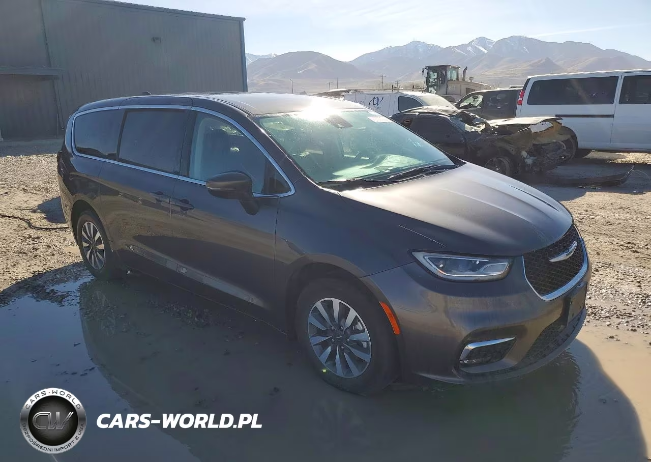 2023 Chrysler Pacifica Hybrid Touring L VIN:2C4RC1L75PR598907 - 4