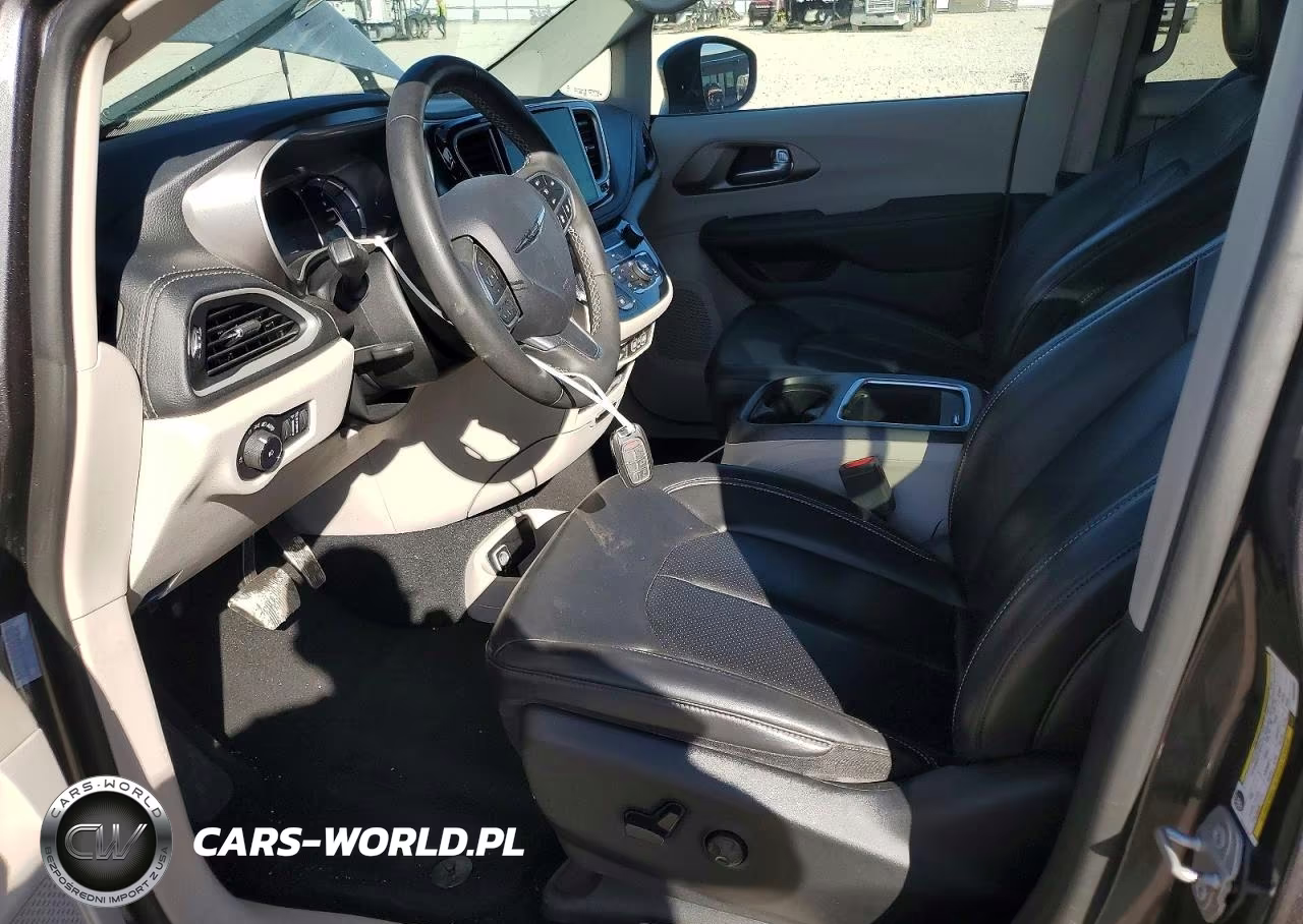 2023 Chrysler Pacifica Hybrid Touring L VIN:2C4RC1L75PR598907 - 7